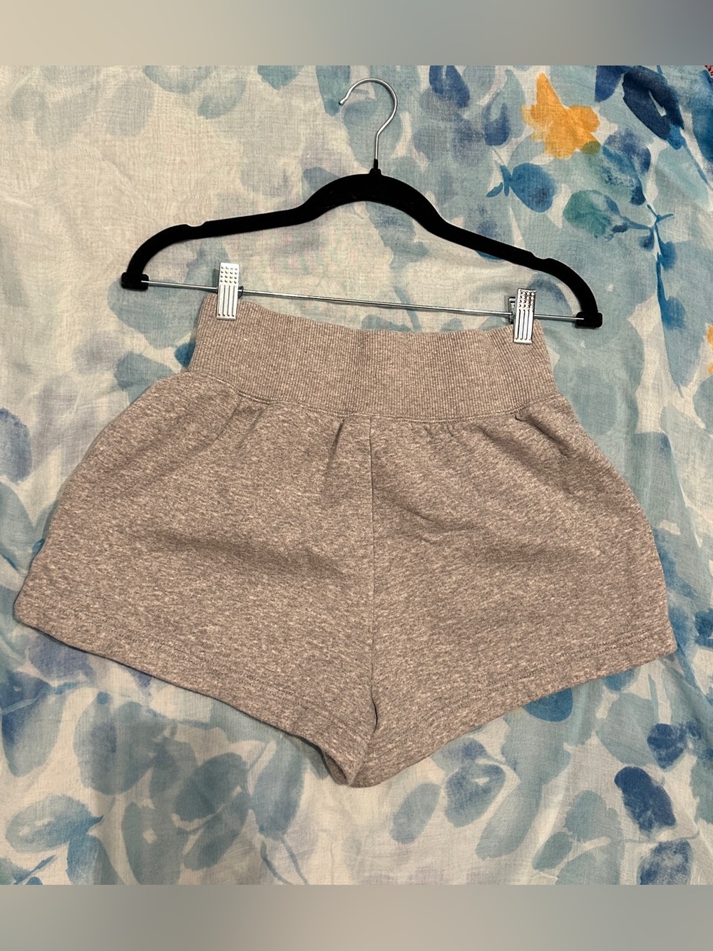 Nike Women’s Light Gray Fleece Drawstring Athletic Shorts - Picture 4 of 8